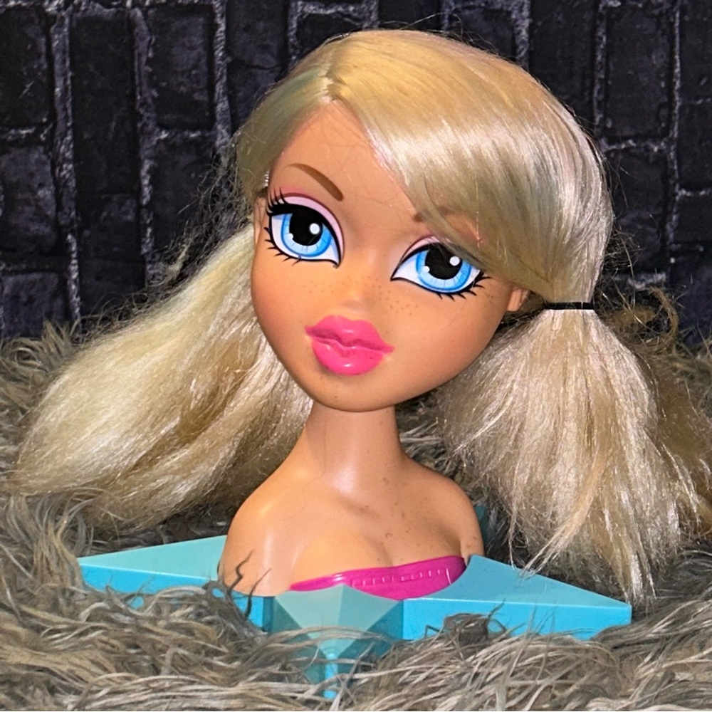 VINTAGE 2002 BRATZ Styling Head CLOE Pre-Owned FAIR Collectible